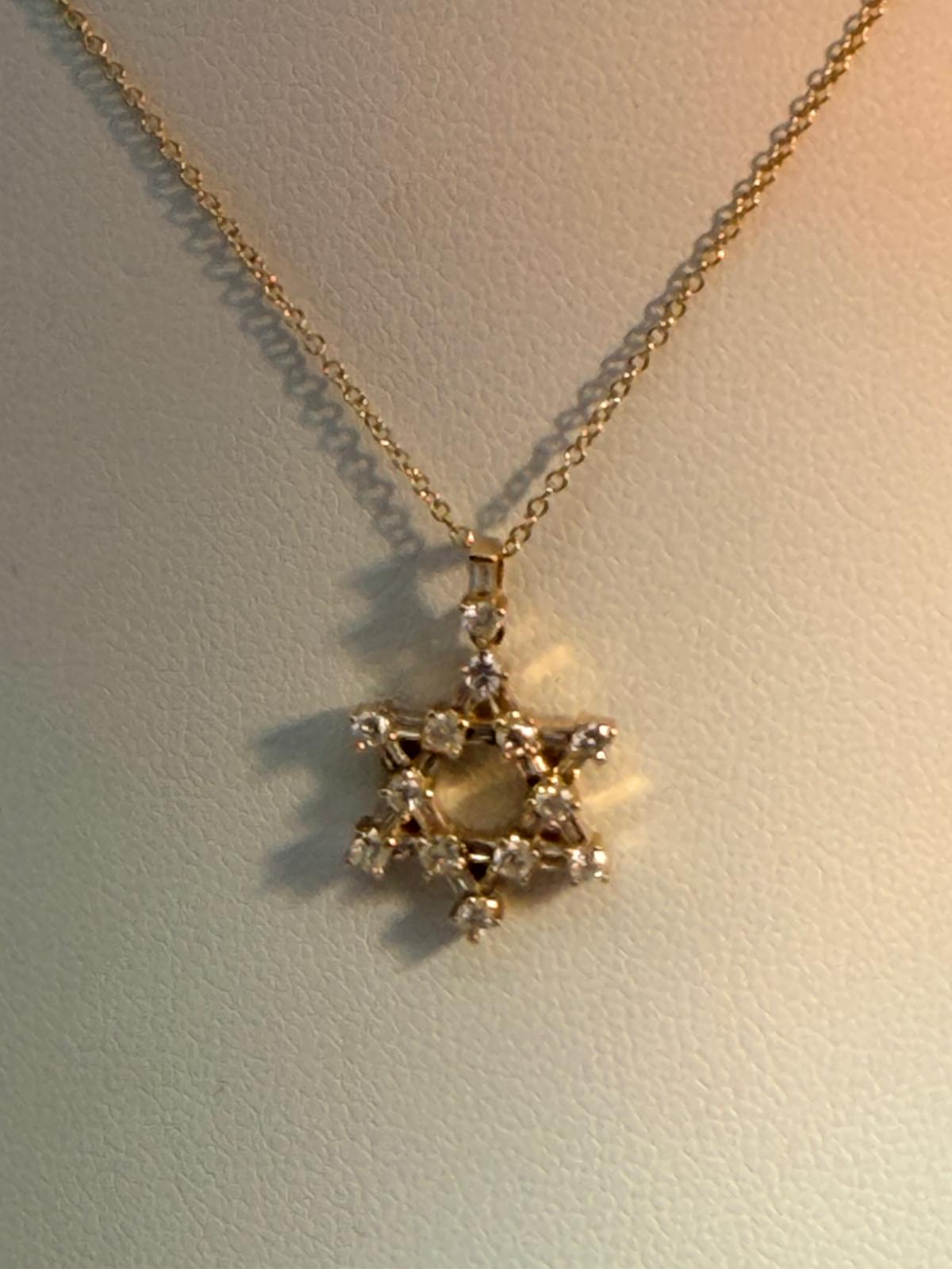 Elegant Star Pendant 14k Yellow Gold 