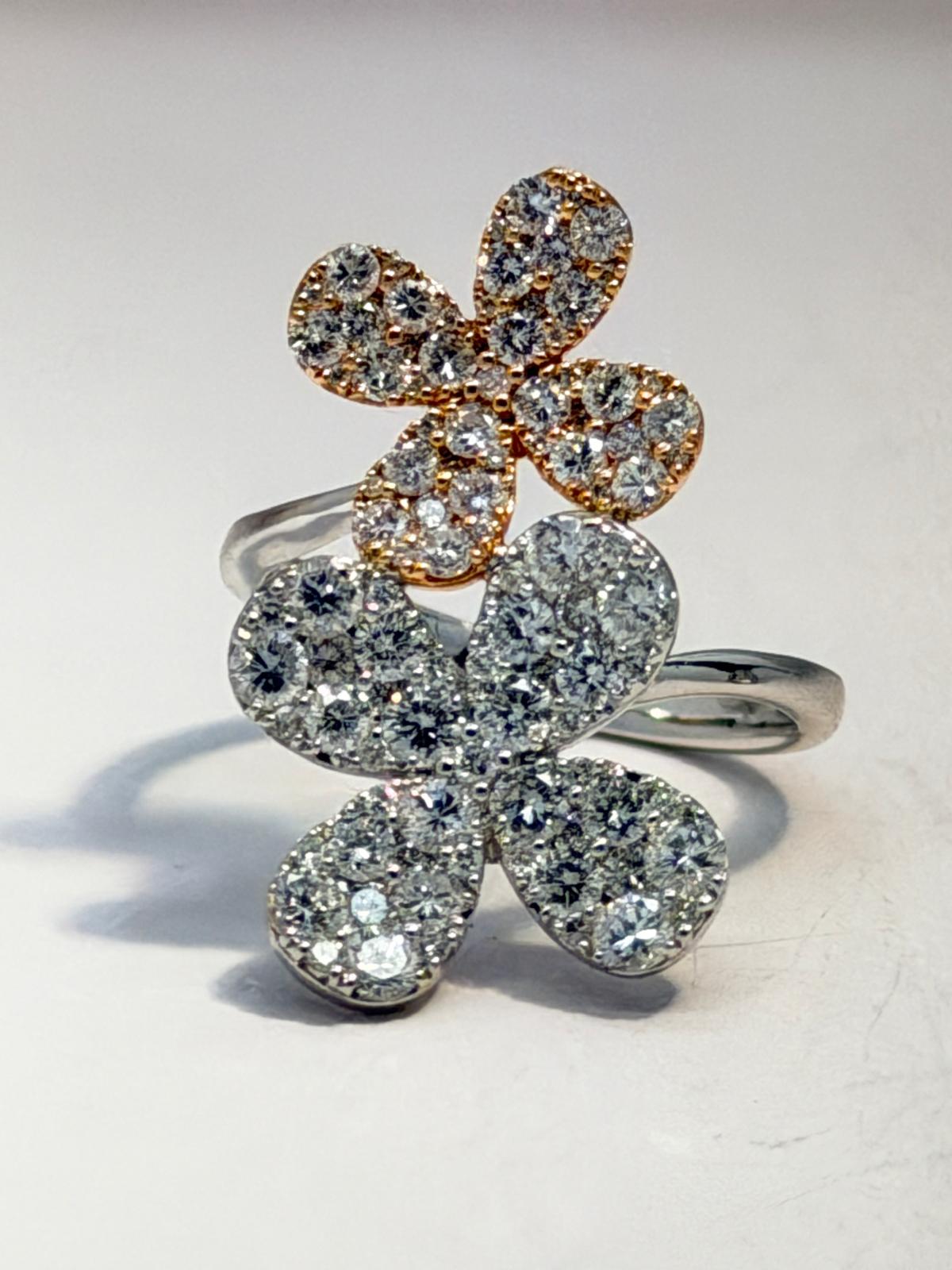 Beautiful Flower Ring 18K White and Rose Gold