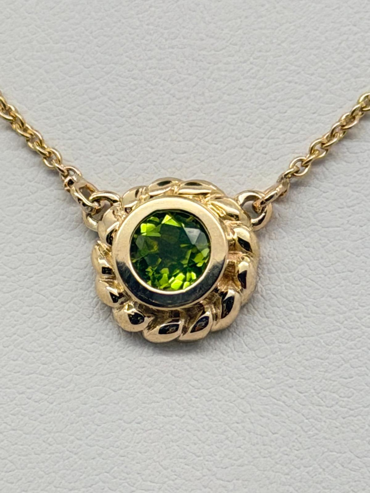 Pendant Necklace 10K Yellow Gold with a Beautiful peridot center stone