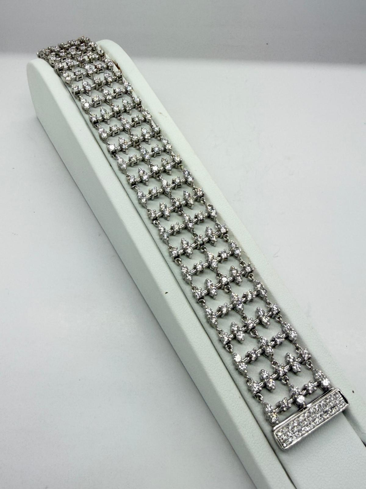 Stunning Diamond Bracelet 18K White Gold 